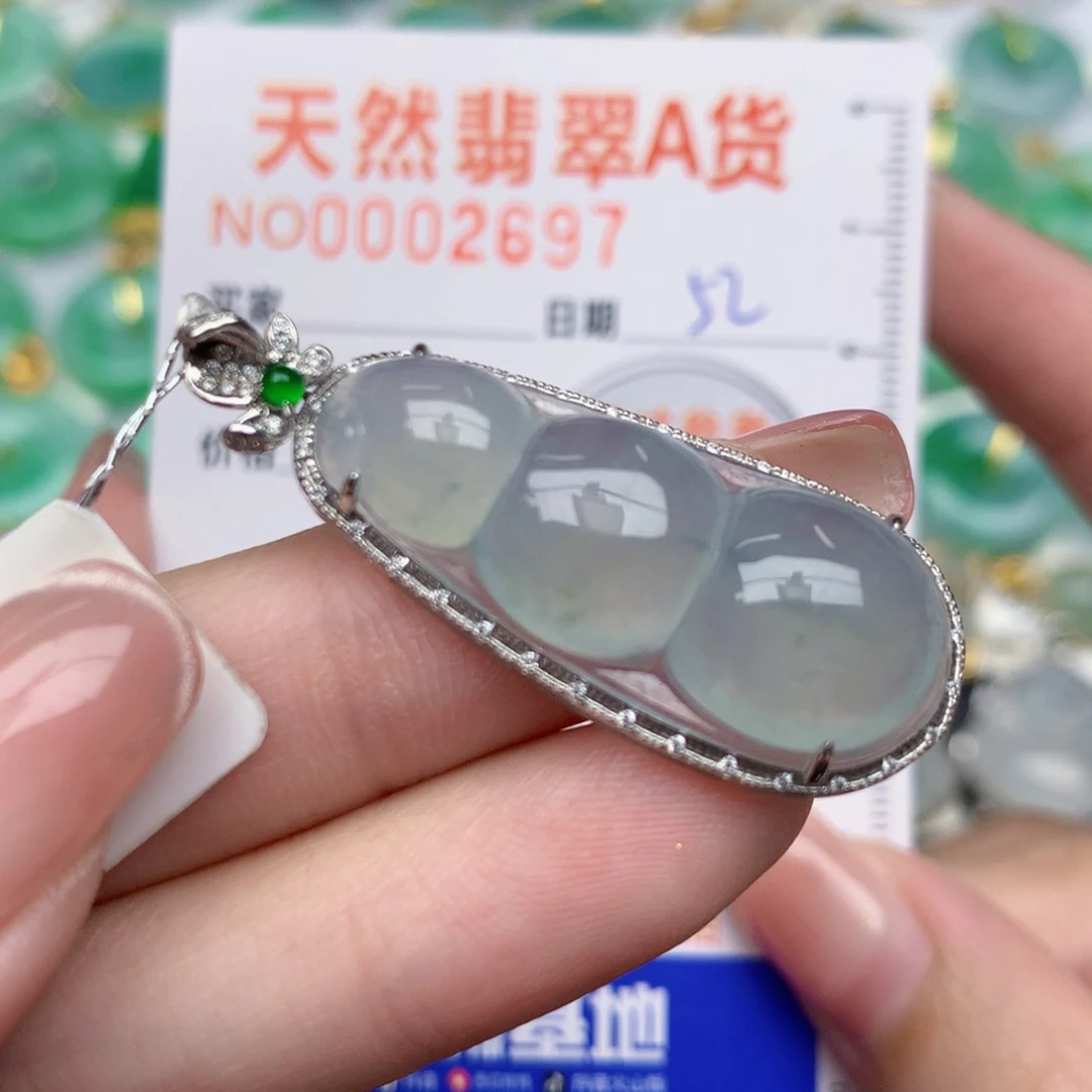 翡翠18K金镶嵌颈饰豆子