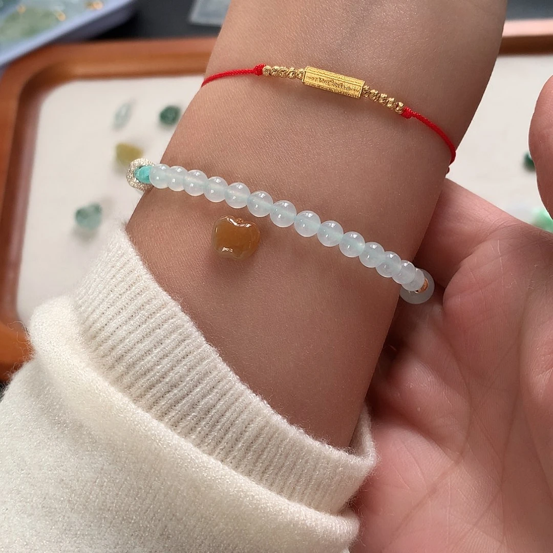 翡翠未镶嵌颈饰苹果