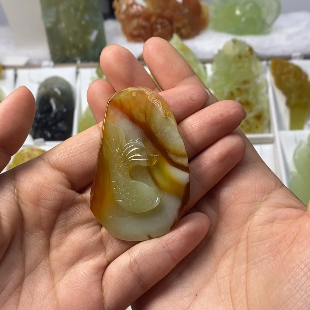蛇纹石玉未镶嵌颈饰奋*