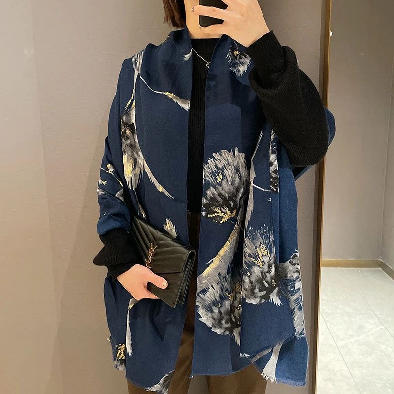 秋冬新款棉麻围巾烫金花朵披肩气质女士装饰斗篷款加厚保暖