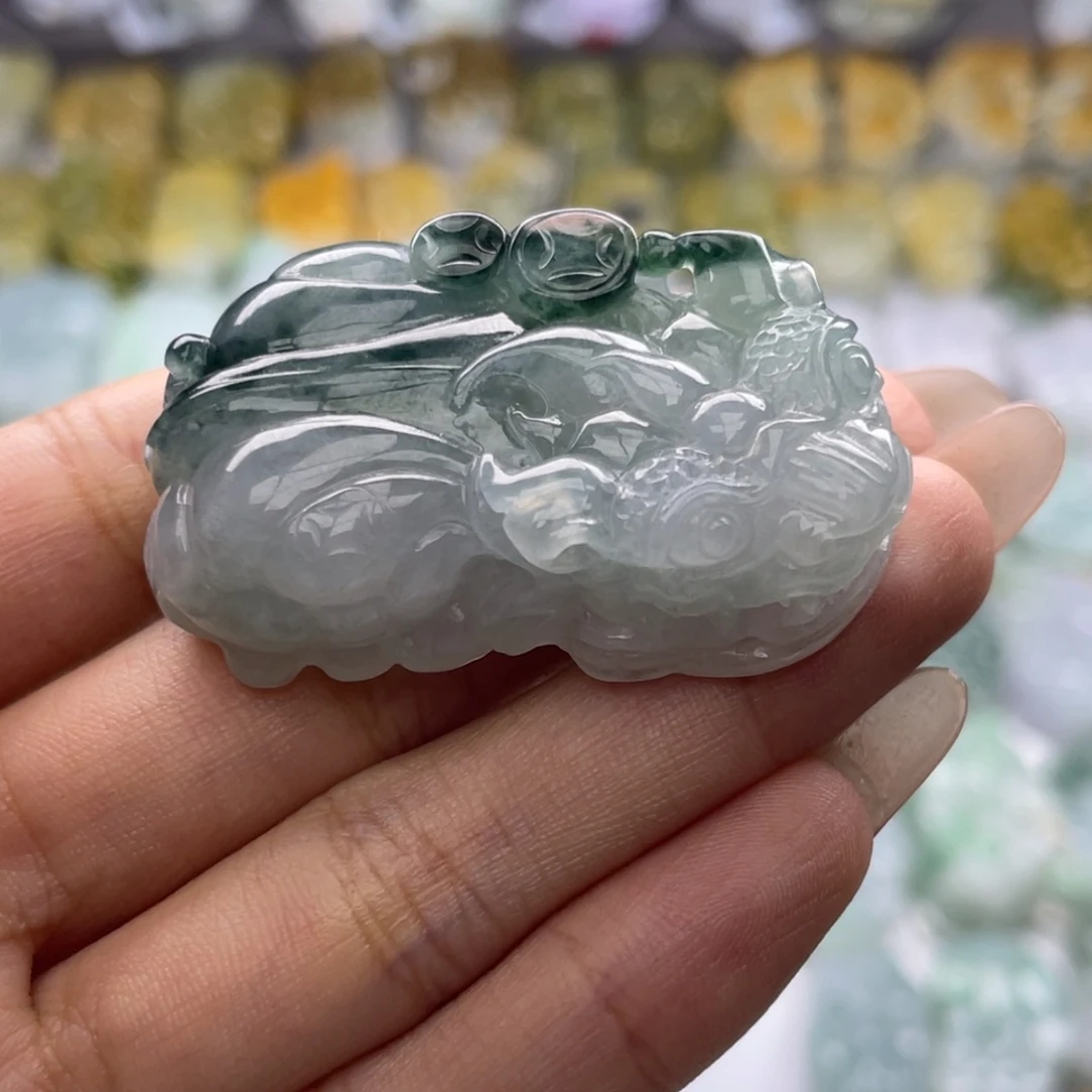 翡翠未镶嵌颈饰貔貅