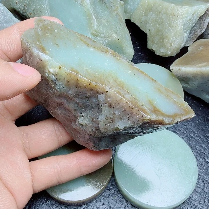 未镶嵌和田玉（糖玉）珠宝奇石