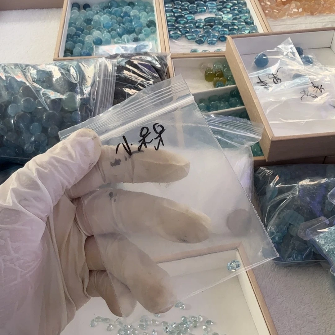 小***呆未镶嵌颈饰水晶蓝