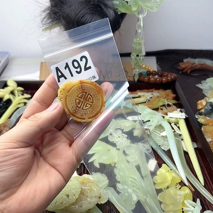 蛇纹石玉发饰合金月**花