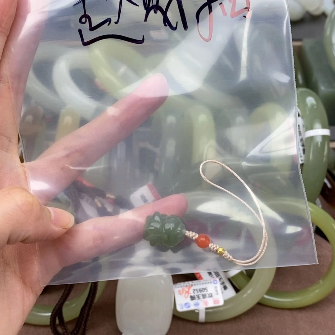 和田玉手镯未镶嵌?****?