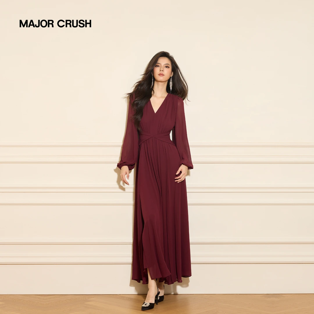 MAJOR CRUSH秋季复古红朗姆酒V领连衣裙高级感优雅流光风长裙7442