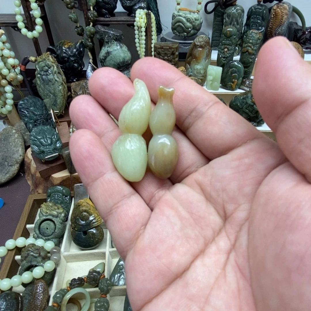 未镶嵌岫岩老玉（透闪石质玉）把件