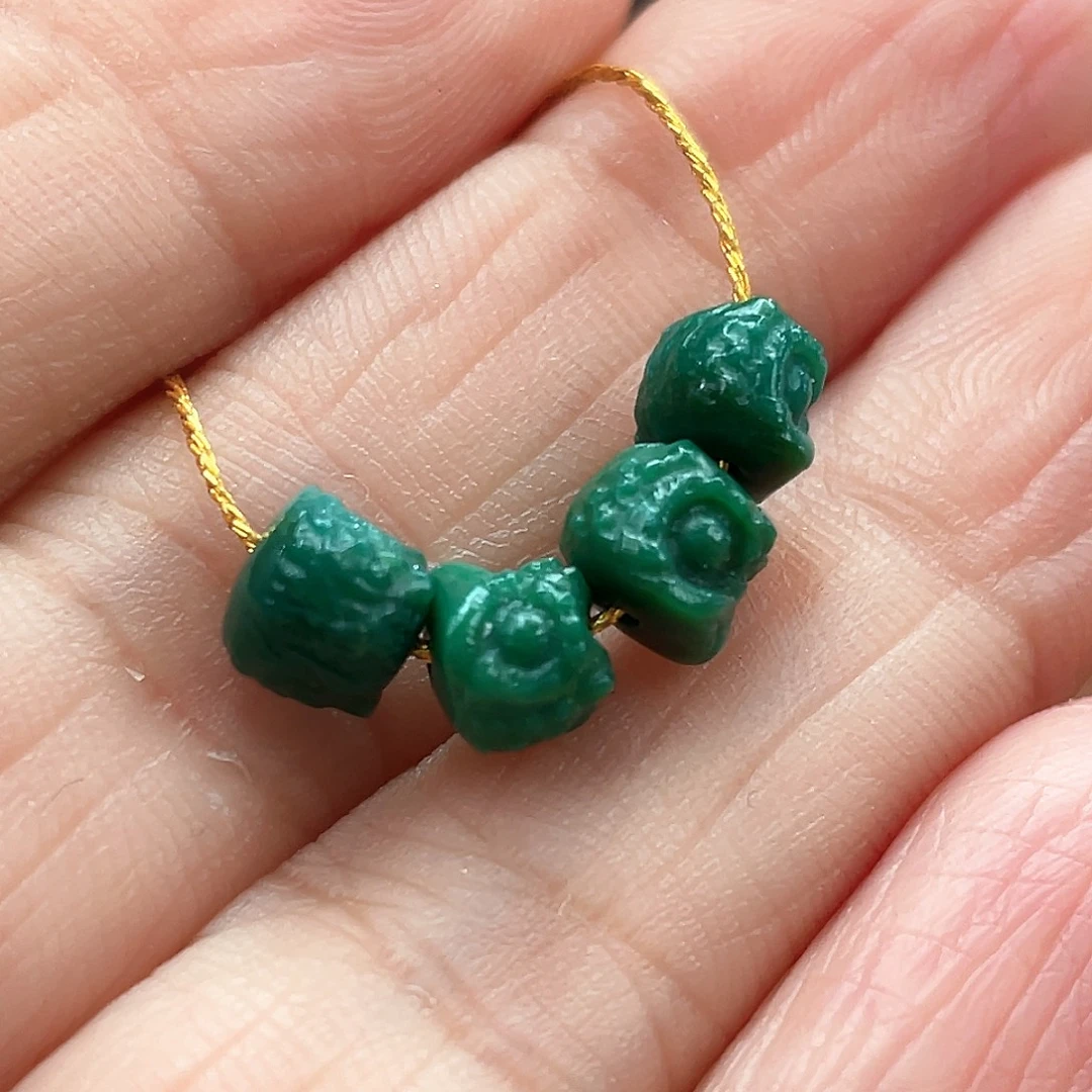 绿松石未镶嵌颈饰