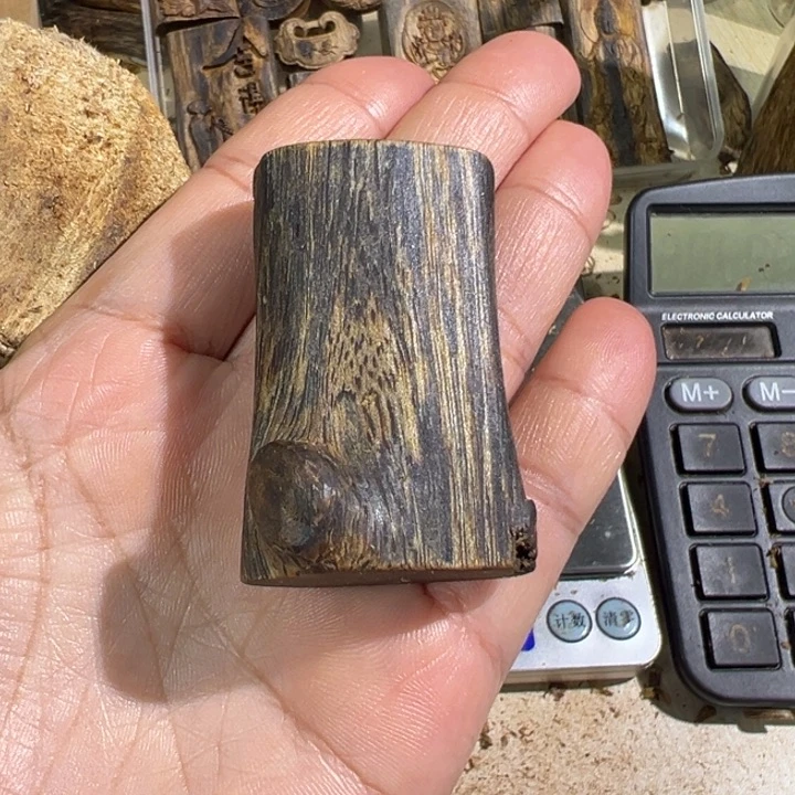 沉香吊坠绿棋楠沉香吊坠14.3克