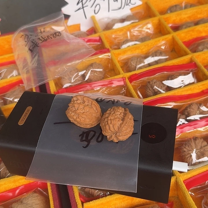 文玩核桃吊坠满****红啦啦啦啦