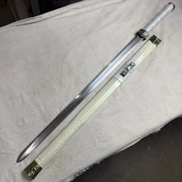 3847  龙泉昊天剑高锰钢汉剑包皮鞘未开刃