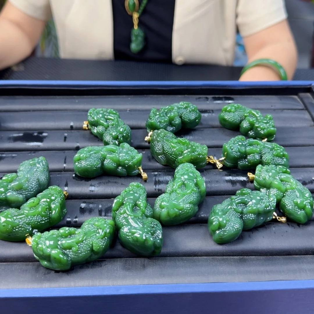 和田玉（碧玉）合金颈饰发其一