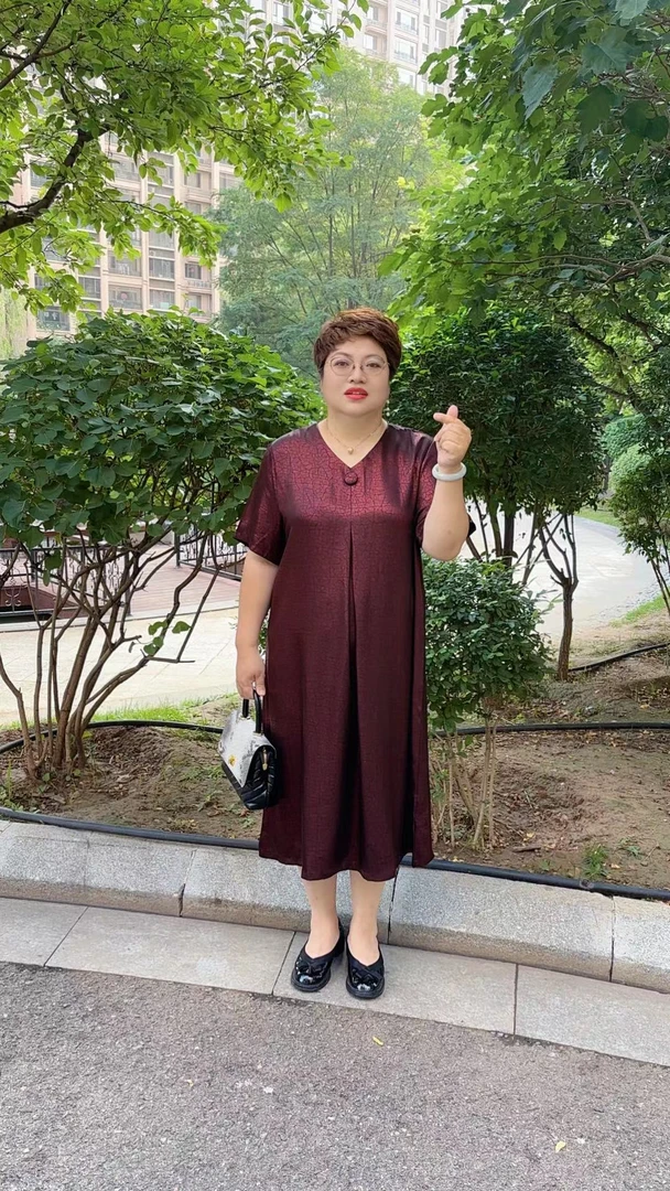 休闲风中老年时尚长裙中长款妈妈装洋气宽松气质大码碎花显瘦