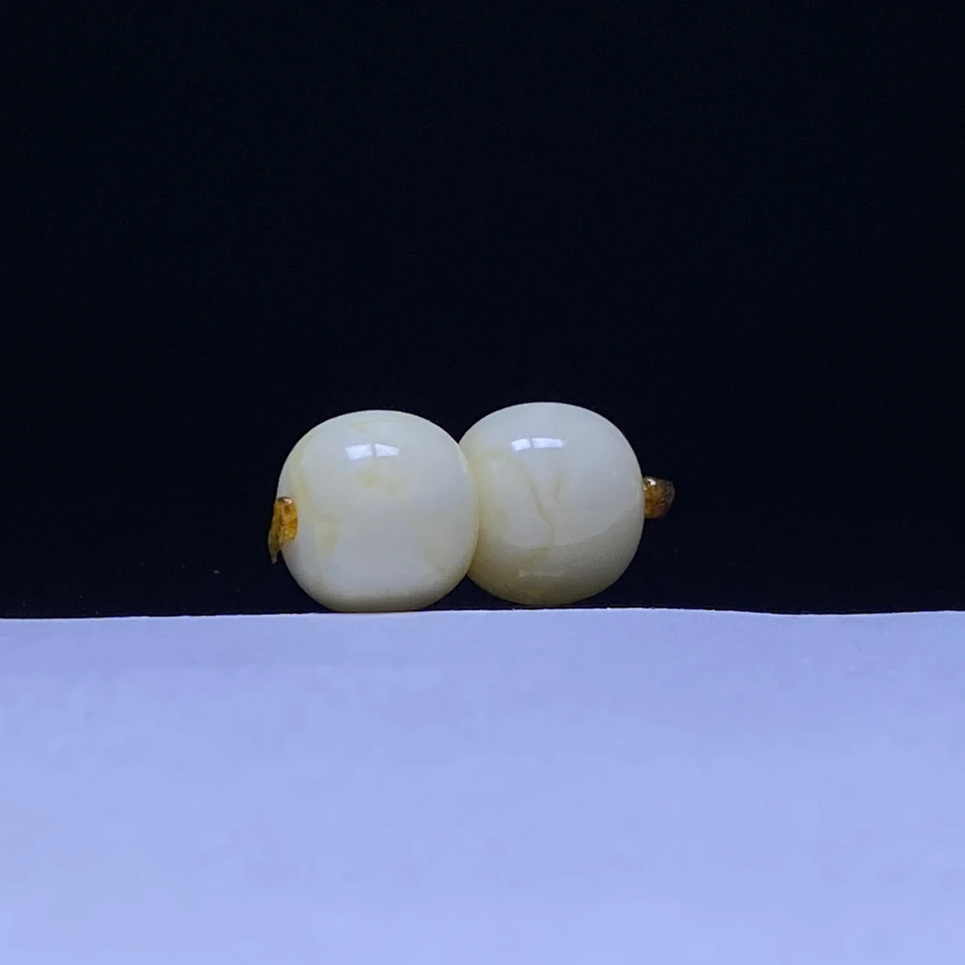 瓷白蜡双对珠精品蜜蜡老型9.8mm文玩配饰