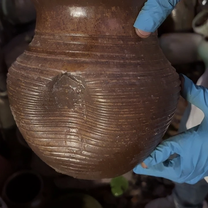 高度22厘米口16厘米瑕疵