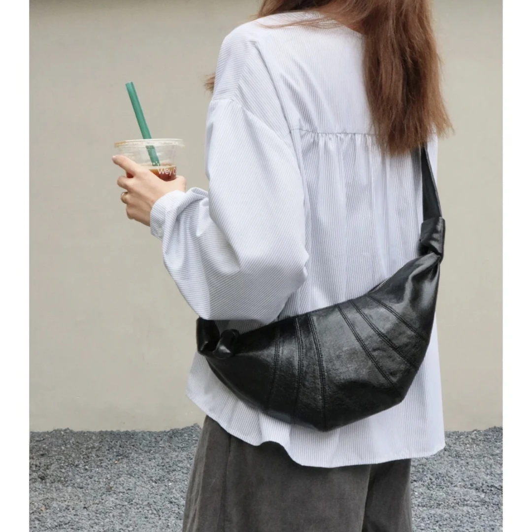 羊皮牛角包2023休闲ins新款可颂包真皮大容量单肩斜挎包饺子包