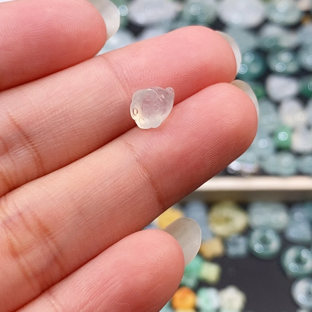 翡翠未镶嵌颈饰白月光莲蓬