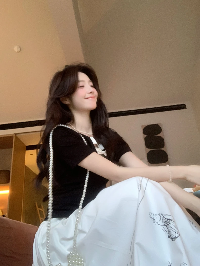 Even一雯【心机内搭】韩系高智感简约百搭舒适好穿V领蝴蝶结黑色短T