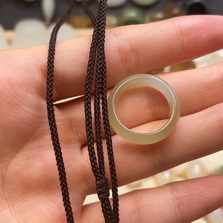 未镶嵌戒指和田玉