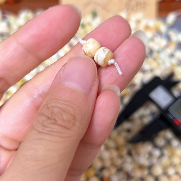 裸石蜜蜡未镶嵌6.6mm一对