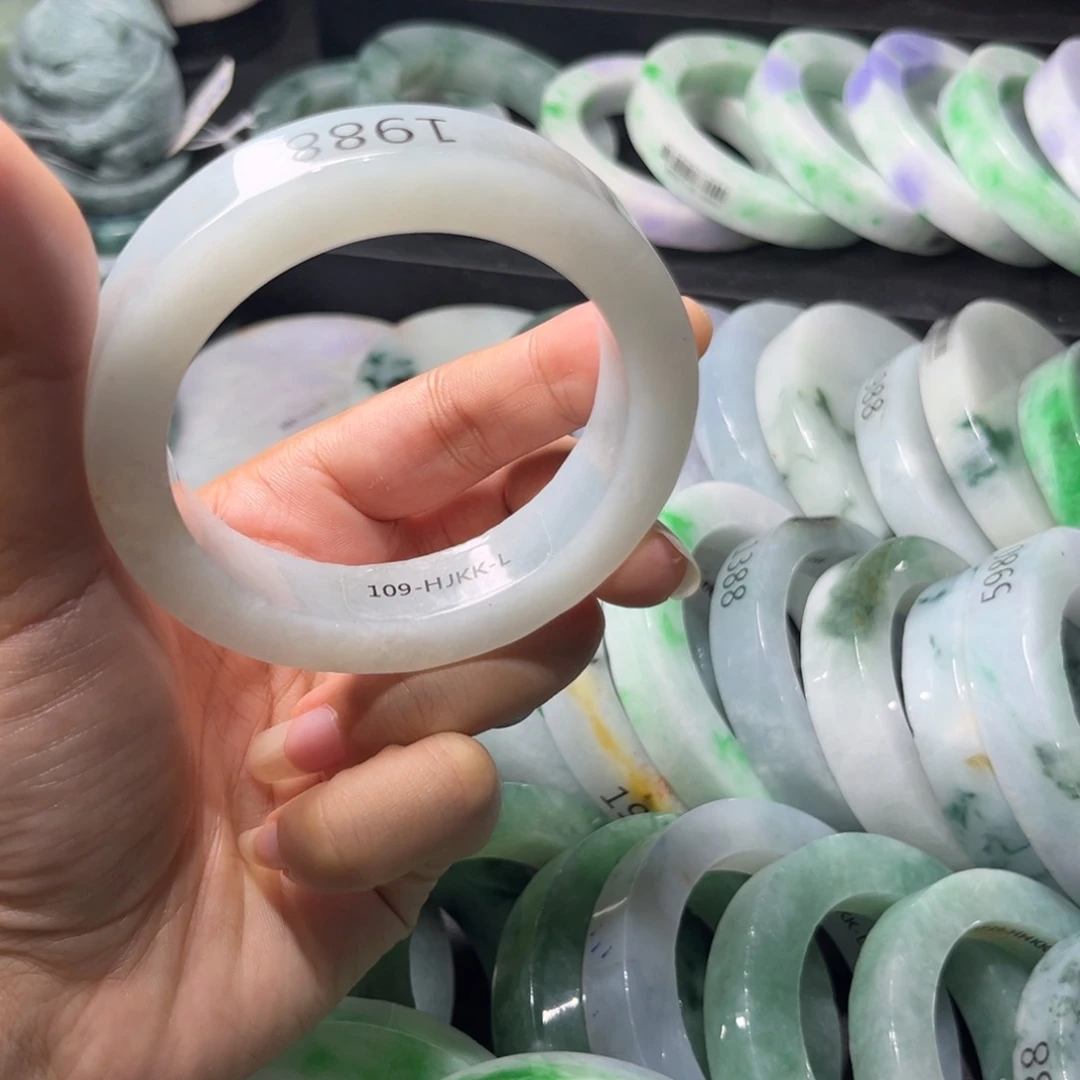 未镶嵌翡翠手镯定制翡翠