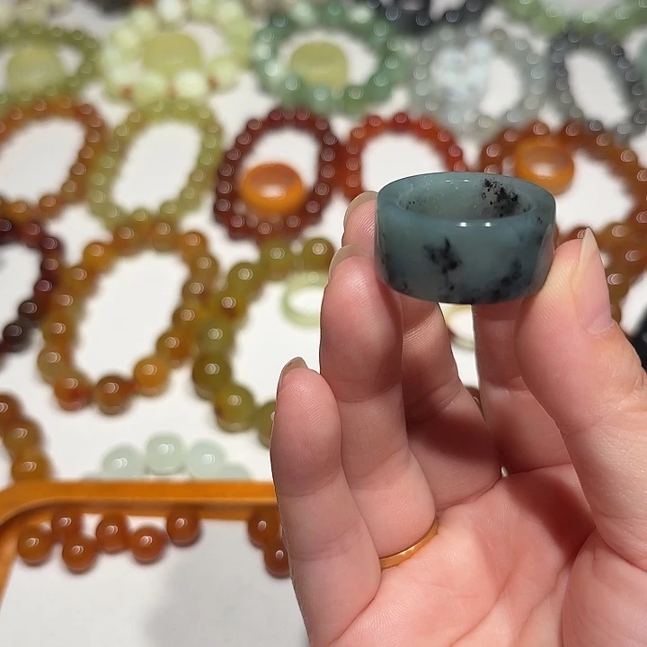 乂***ё未镶嵌蛇纹石玉手串