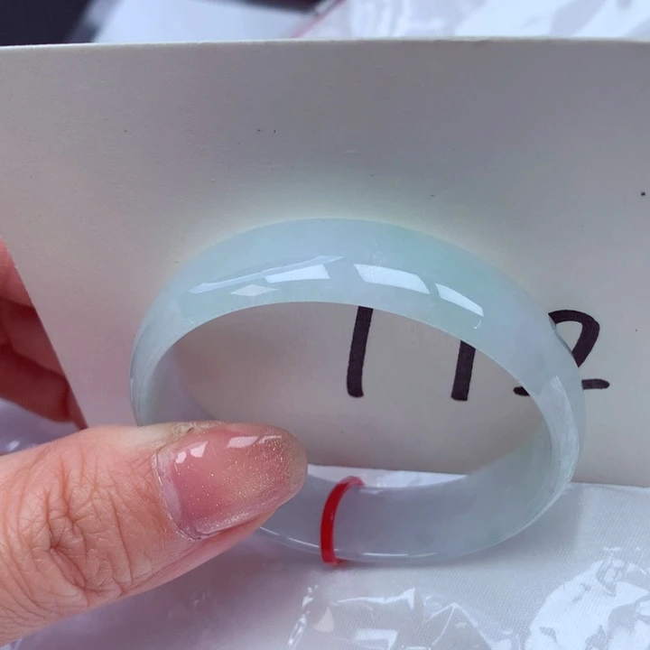 翡翠手镯未镶嵌翡翠