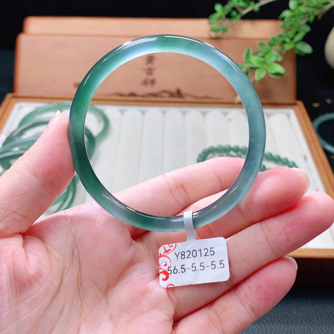未镶嵌手镯（圆镯）翡翠