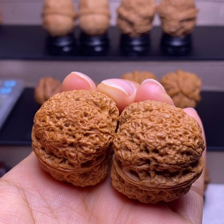 文玩核桃把件鱼子纹绣球19