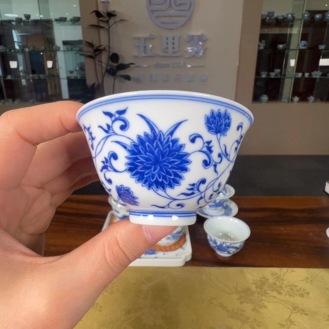 手绘柴窑缠枝金刚莲