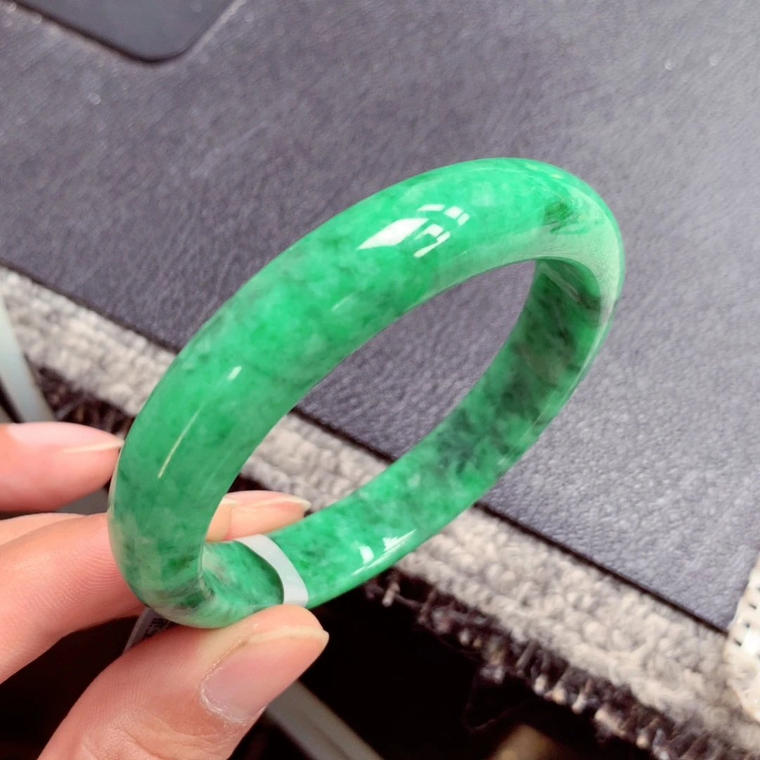 翡翠手镯未镶嵌缅甸