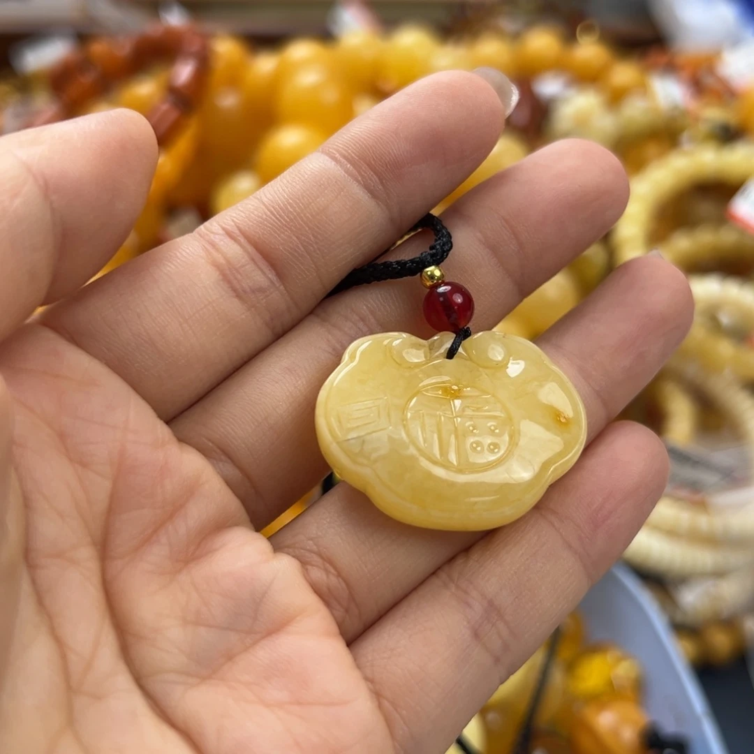 未镶嵌琥珀珠宝奇石