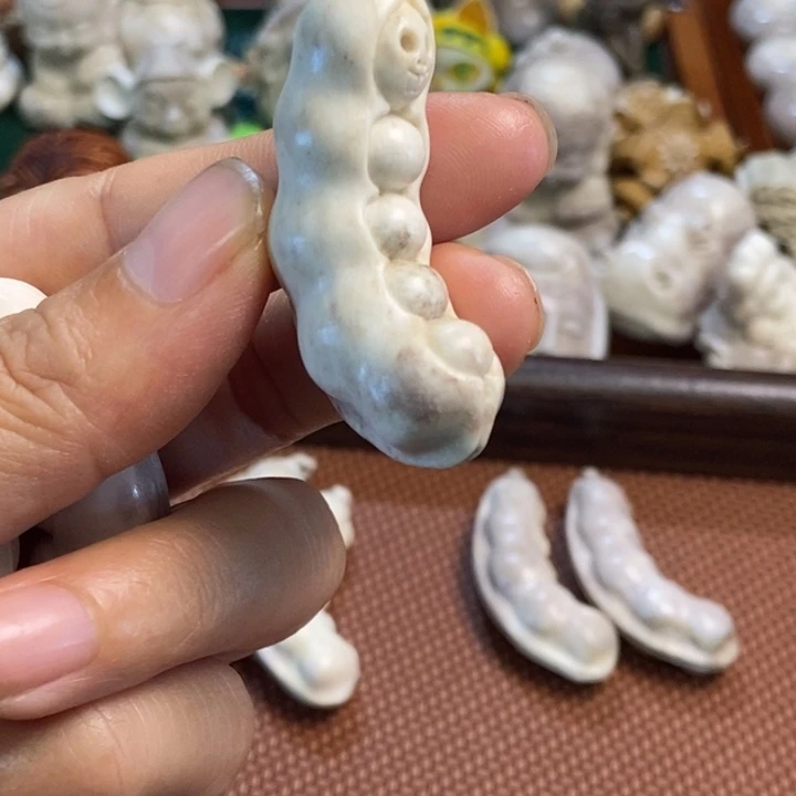 般***若配饰鹿角雕刻一个出