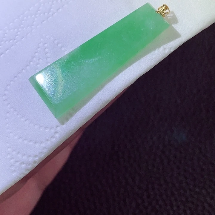 翡翠18K金镶嵌颈饰翡翠