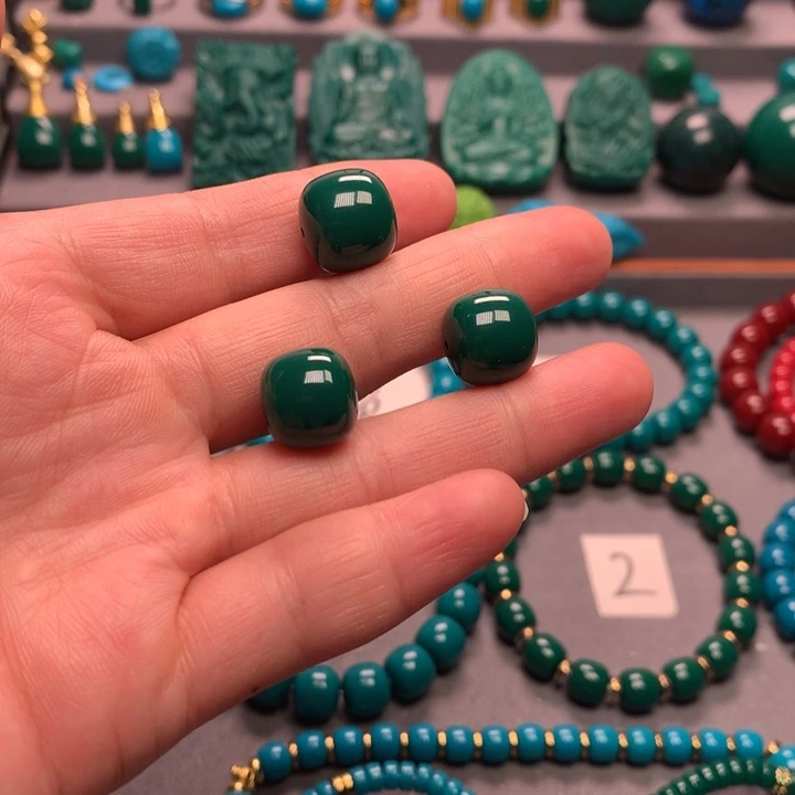 石材起**难卡14老油绿老型一颗，13老油绿老型两颗