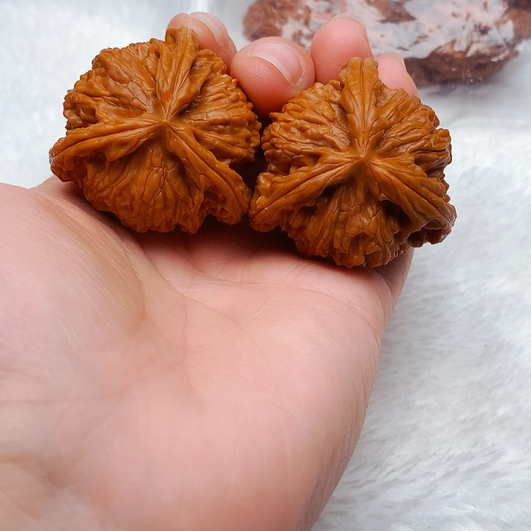 专***糖吊坠文玩核桃三棱