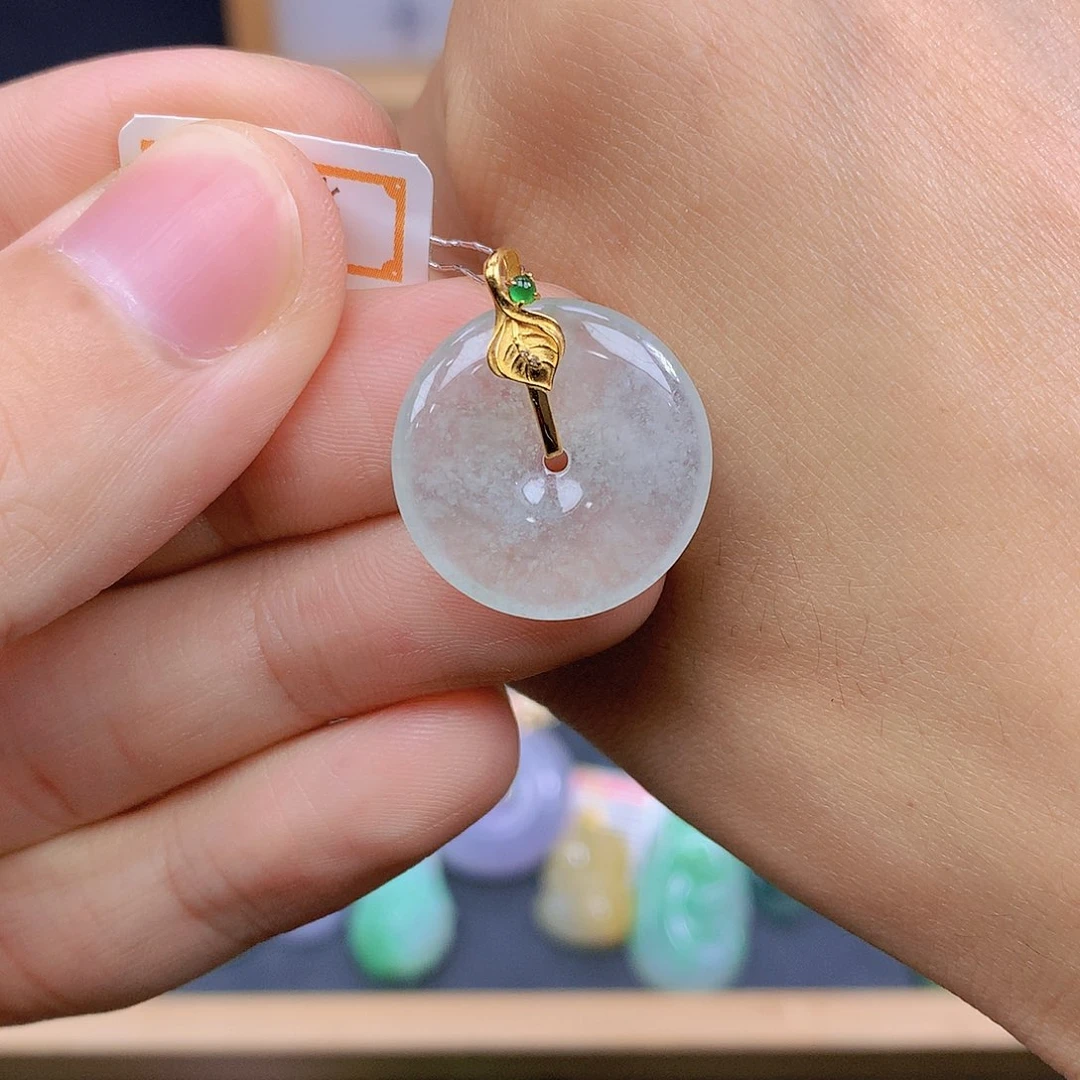 翡翠18K金镶嵌颈饰翡翠