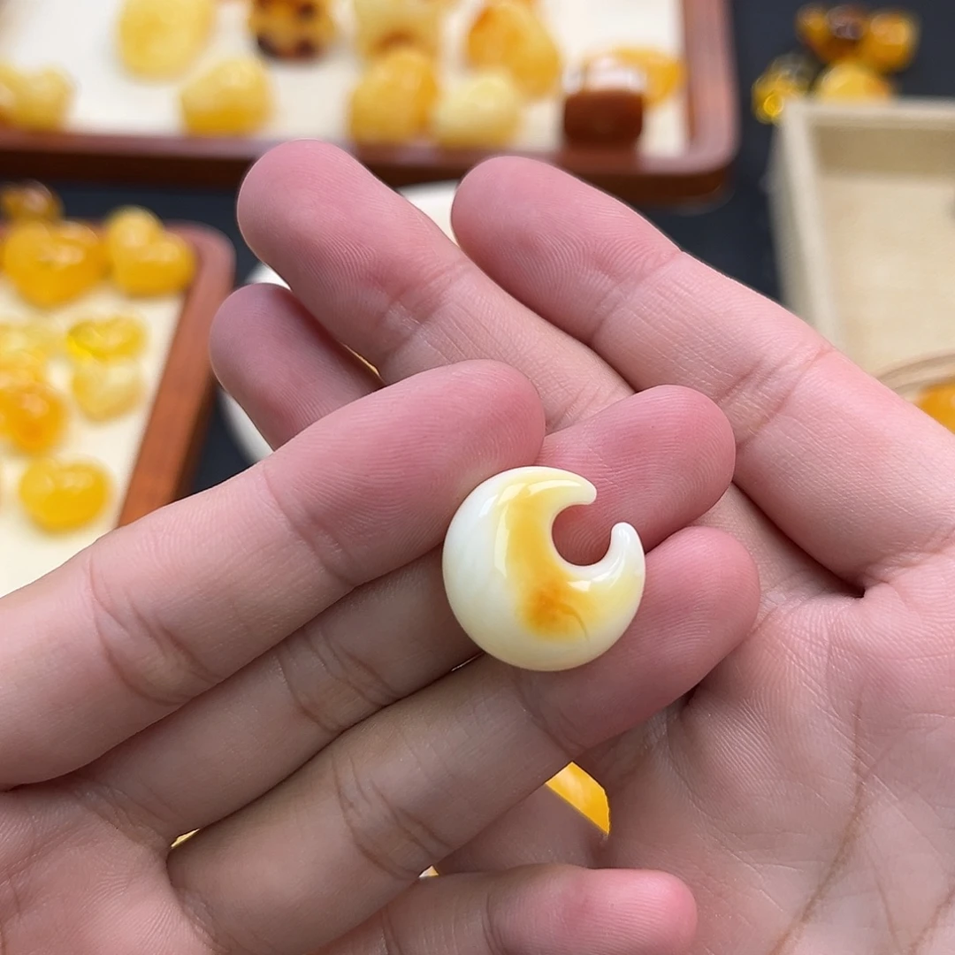 小***铺琥珀未镶嵌珠宝奇石