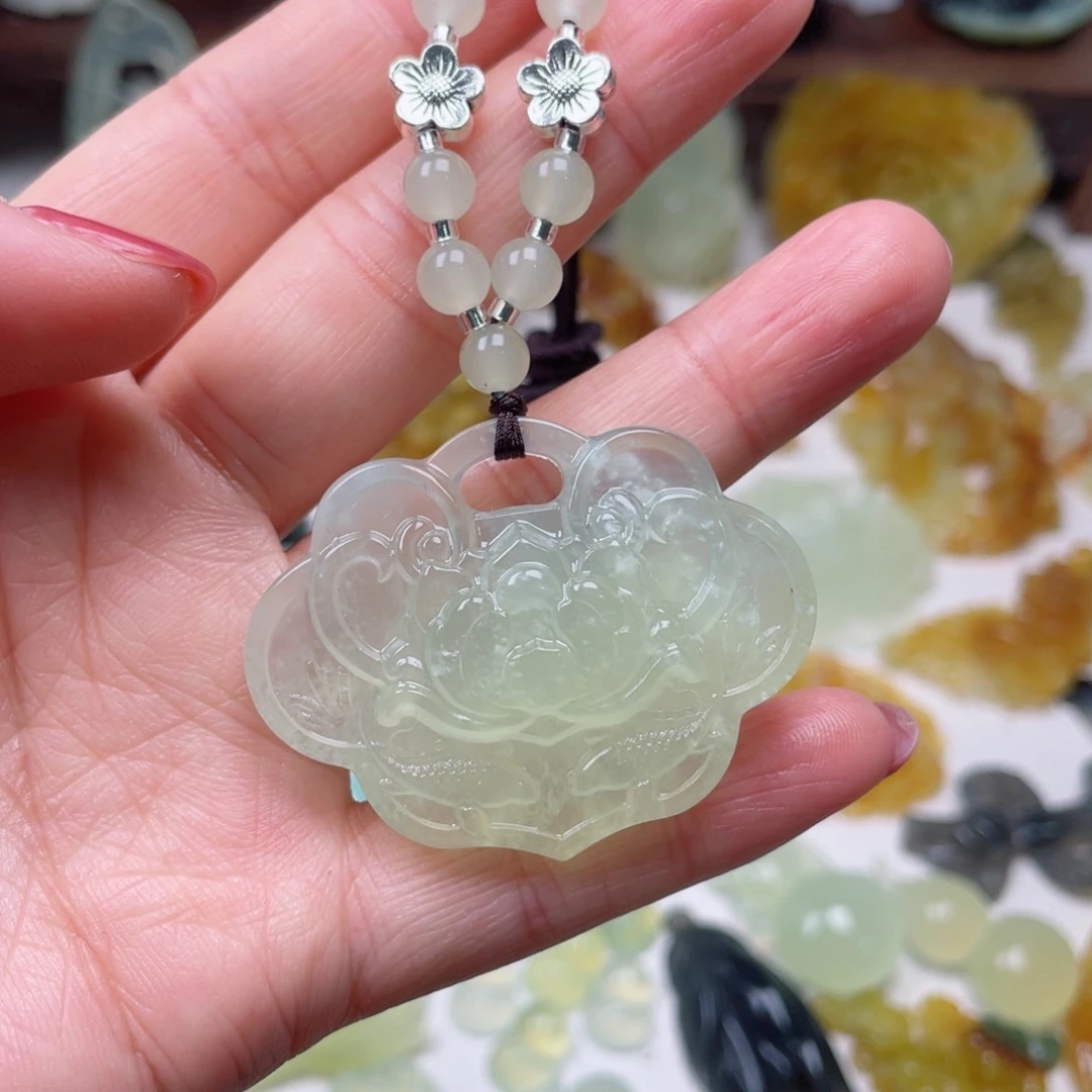 蛇纹石玉颈饰未镶嵌