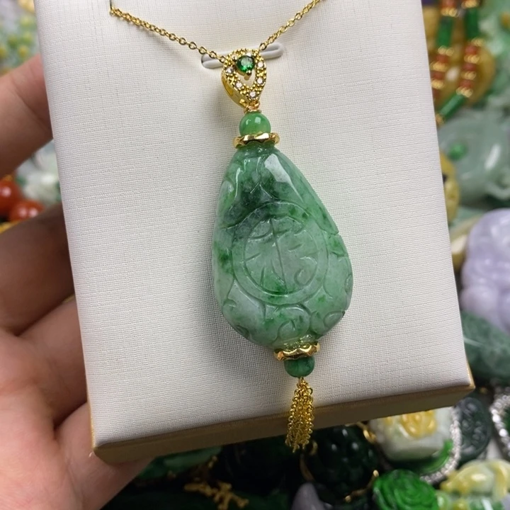 翡翠未镶嵌吊坠(赠链)