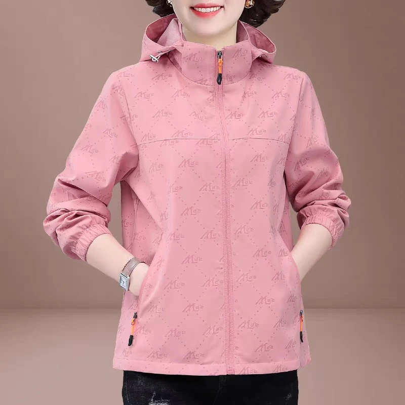 妈妈春装外套2025新款高端品牌洋气上衣中老年人冲锋衣女款50多岁