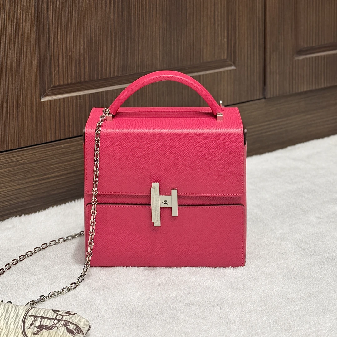 95新 Hermes/爱马仕 玫瑰粉 Cinhetic 18 盒子包