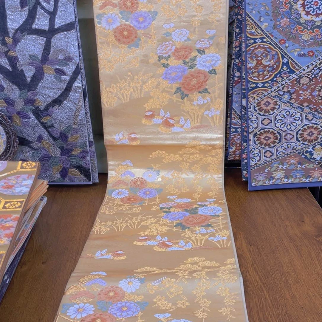 织绣金织花卉鸳鸯纹