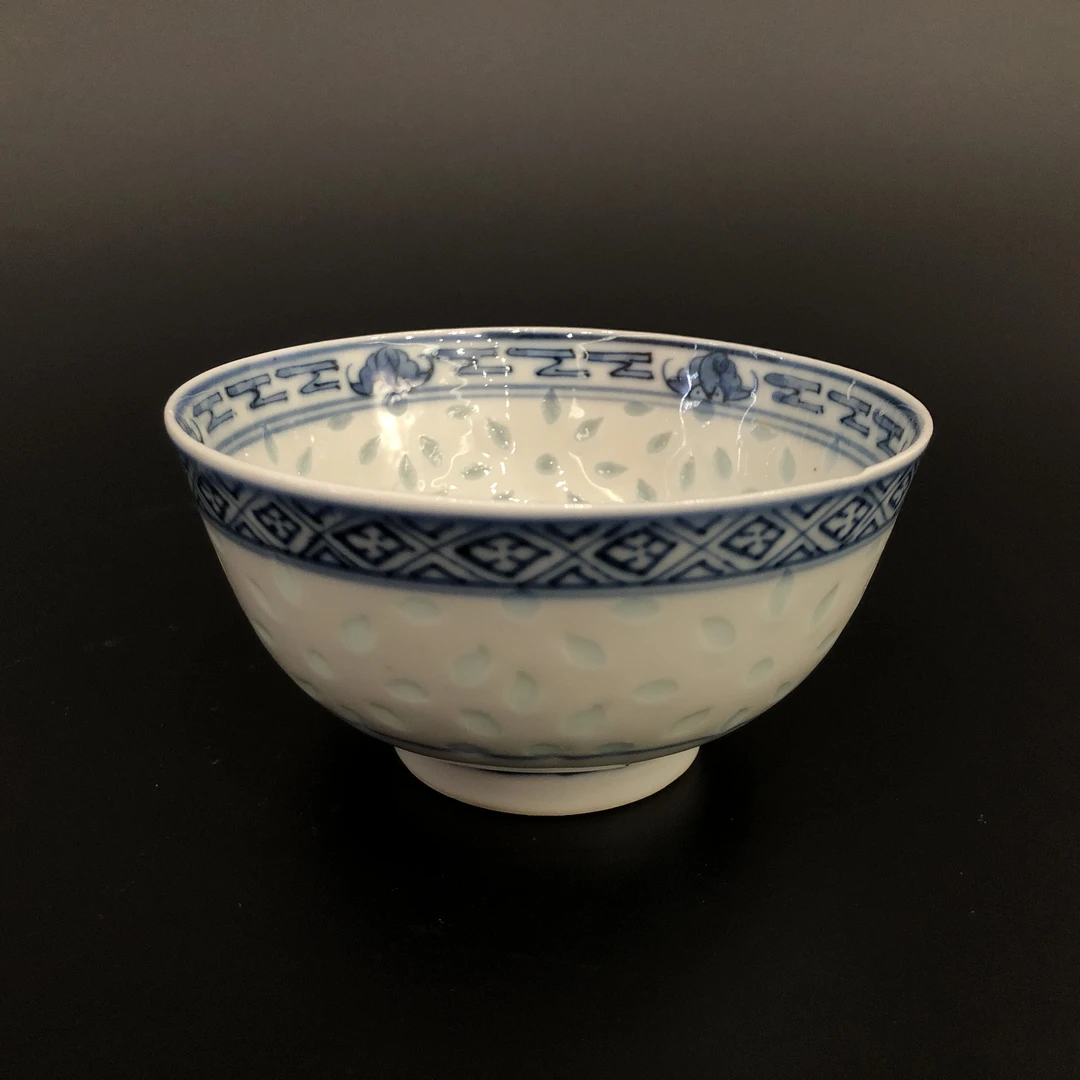25120664 清晚期青花五福捧寿玲珑碗 口径11.5cm高6.2cm