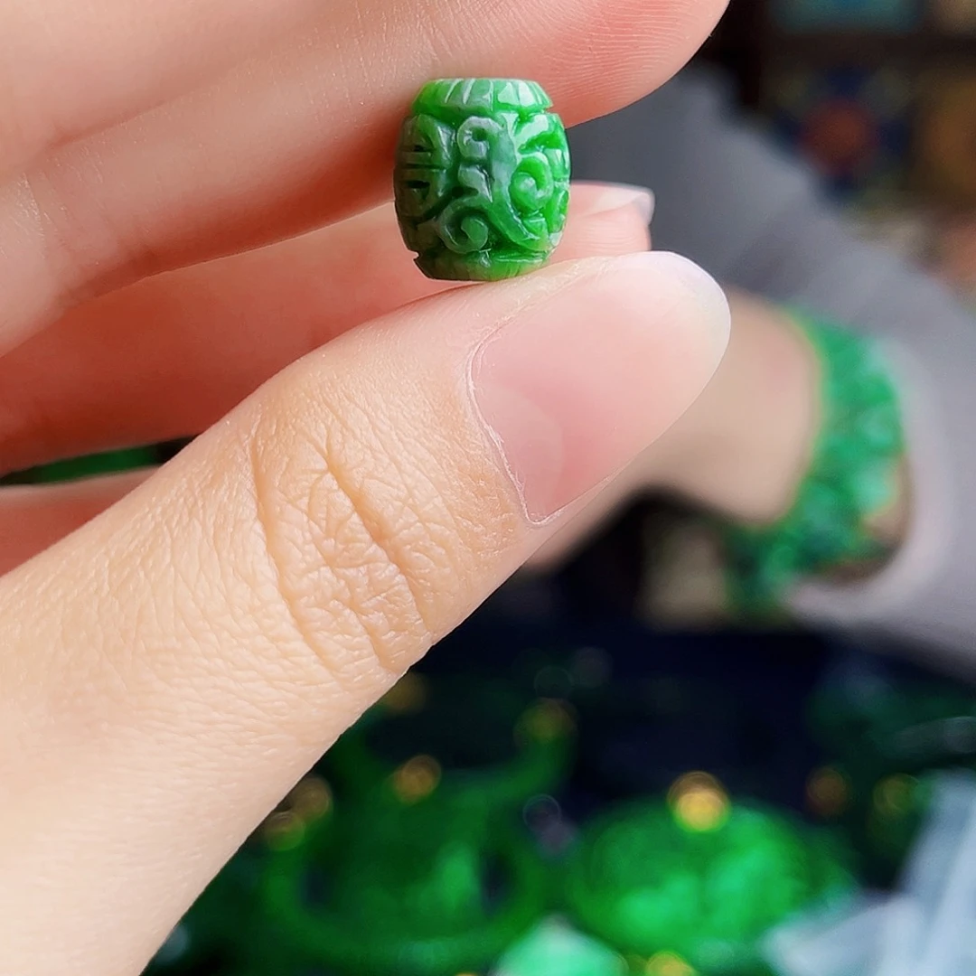 颈饰未镶嵌翡翠多样性