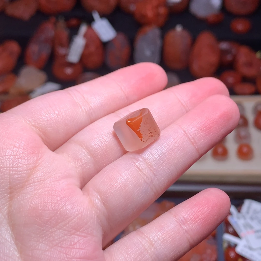 南红玛瑙未镶嵌珠宝半成品冰飘方块