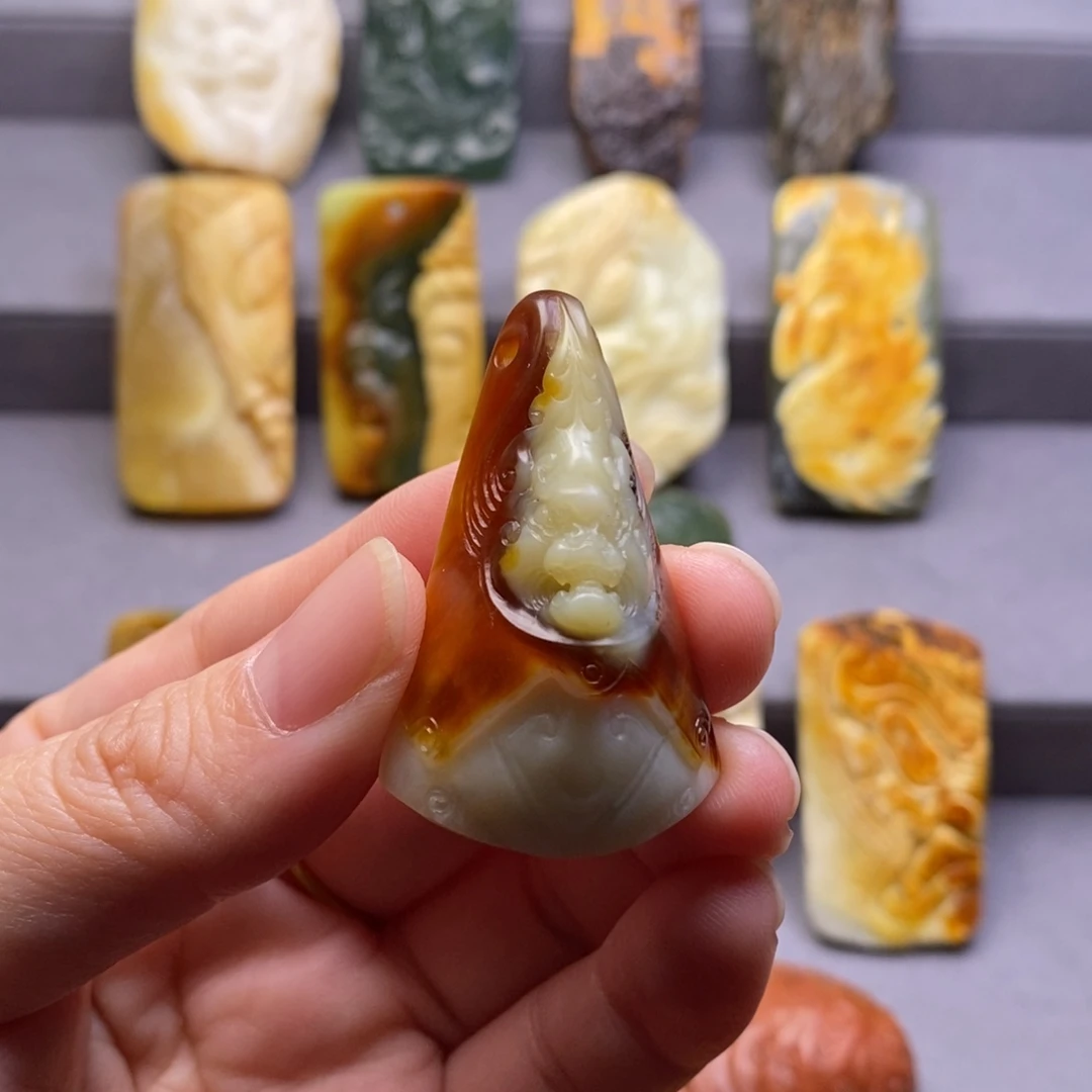 锋***岫玉未镶嵌颈饰挂件