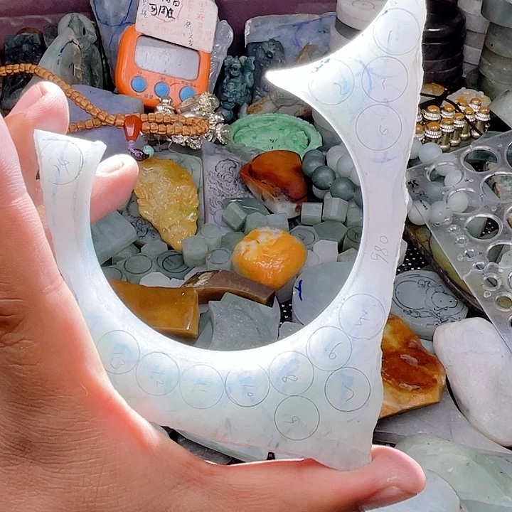 定制翡翠未镶嵌聆**月翡翠