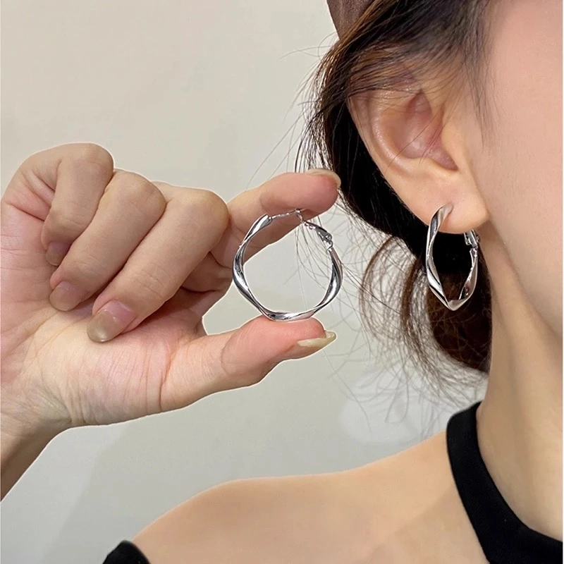 铜合金耳饰 莫比乌斯圈圈耳环女圆脸显瘦欧美耳圈气质冷淡风耳饰