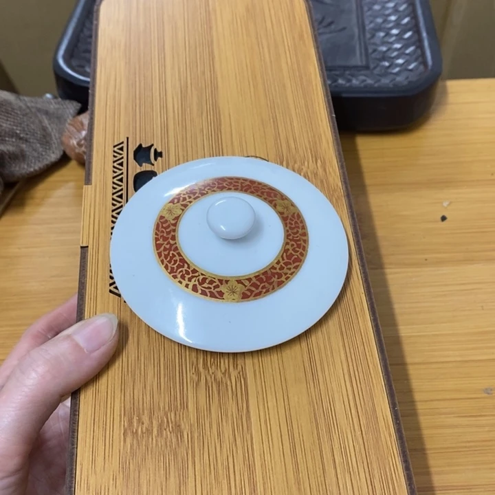 瓷片哈中古工艺品一件